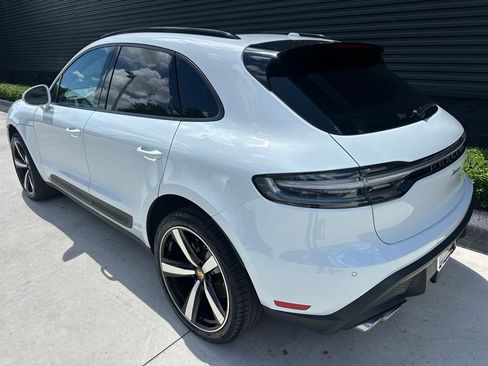 Certified 2024 Porsche Macan AWD/4WD image 3