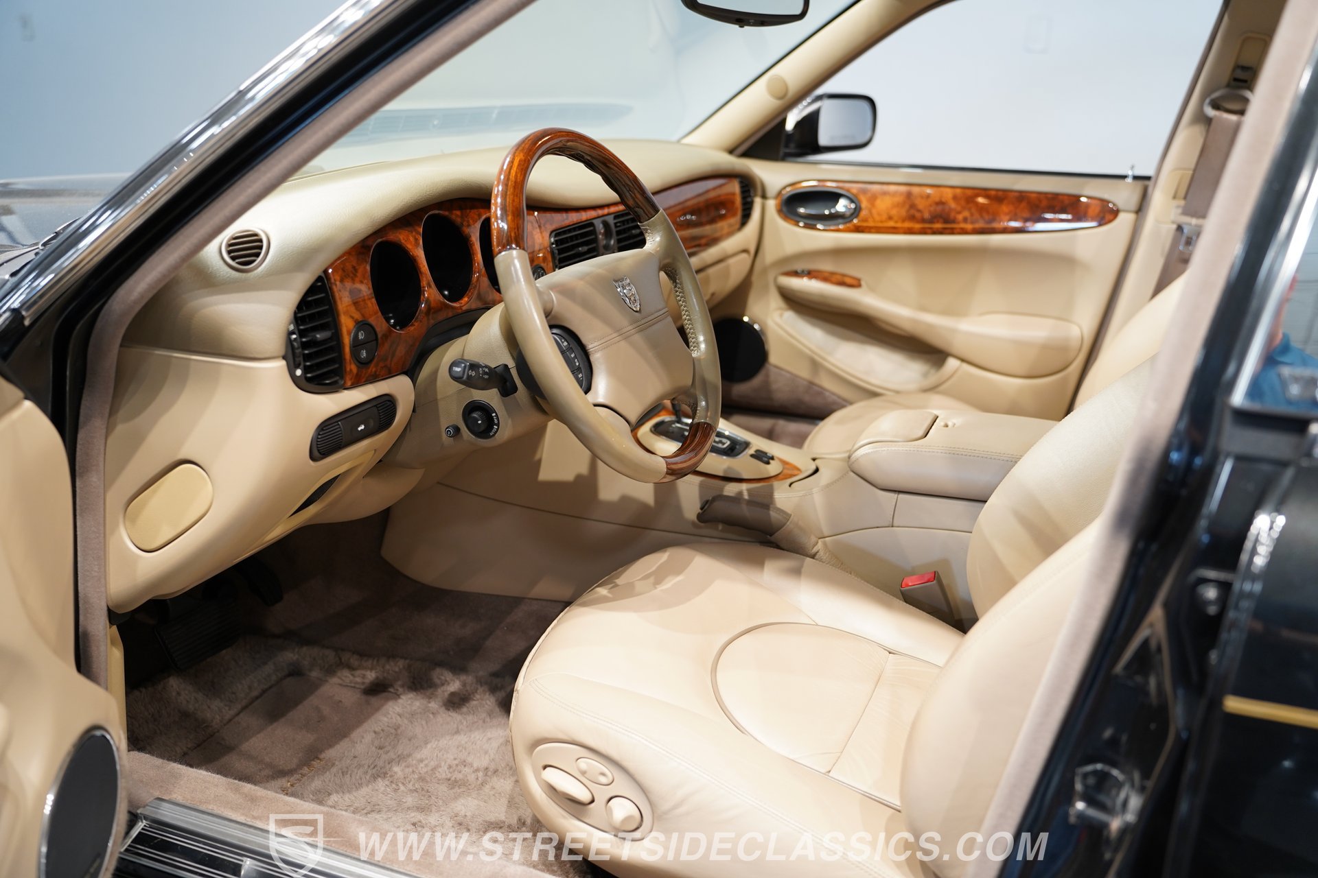 Used 1998 Jaguar XJ8 L RWD image 4