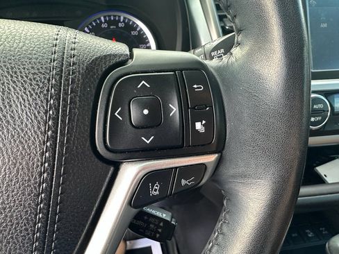 Used 2017 Toyota Highlander Limited image 17