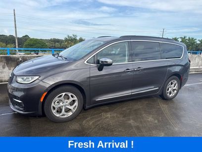 Used 2023 Chrysler Pacifica Limited