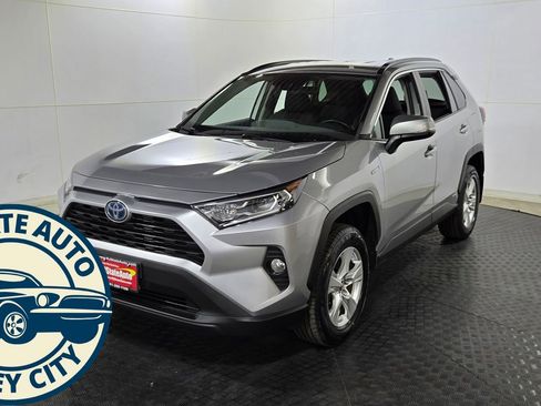 Used 2020 Toyota RAV4 XLE w/ XLE Grade Weather Package image 3