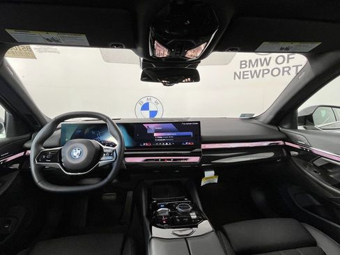 Used 2025 BMW i5 xDrive40 w/ Premium Package image 9