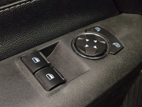 Used 2019 Ford Mustang Coupe w/ Black Accent Package RWD image 27