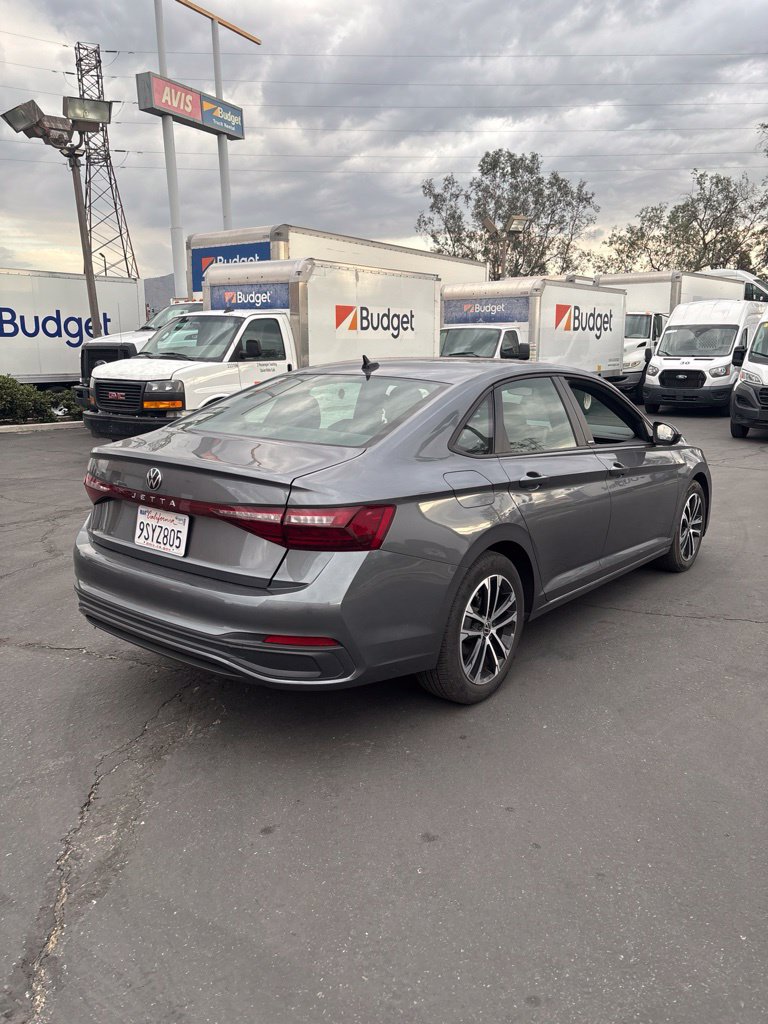 Used 2025 Volkswagen Jetta Sport FWD image 3