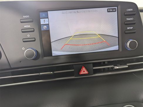 Certified 2025 Hyundai Elantra SE image 24