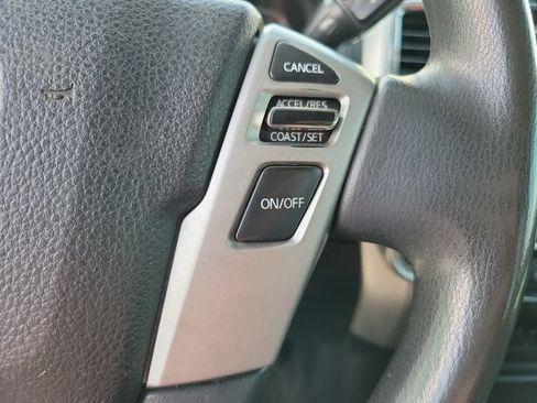 Used 2018 Nissan Titan SV RWD image 21