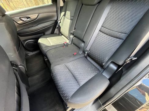 Used 2020 Nissan Rogue SV image 13