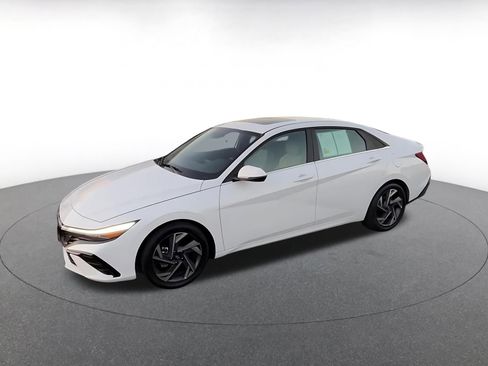 Used 2025 Hyundai Elantra Limited image 8