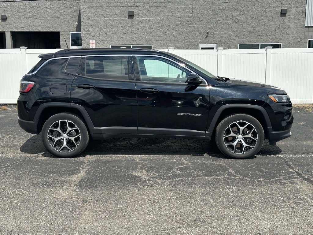 Used 2024 Jeep Compass Limited AWD/4WD image 2