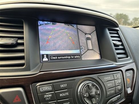 Used 2016 Nissan Pathfinder Platinum image 15