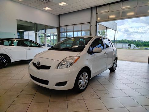Used 2009 Toyota Yaris 4-Door Hatchback FWD image 7