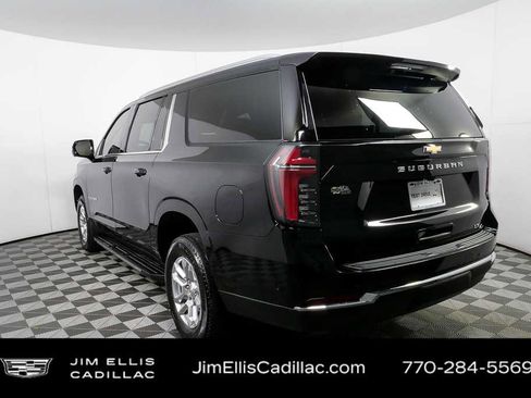 Used 2025 Chevrolet Suburban LT image 28