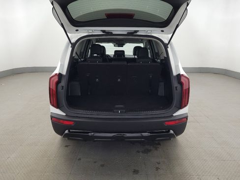Used 2020 Kia Telluride LX FWD image 29