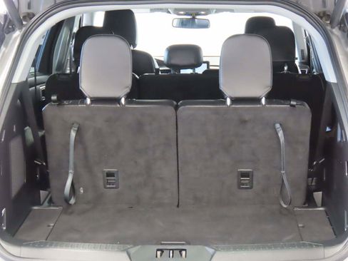 Used 2023 Ford Explorer Limited image 18