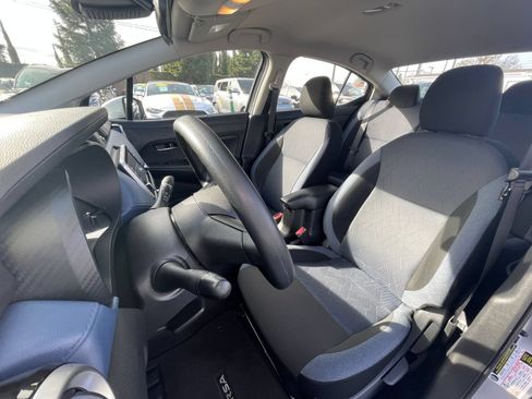 Used 2025 Nissan Versa SV FWD image 34