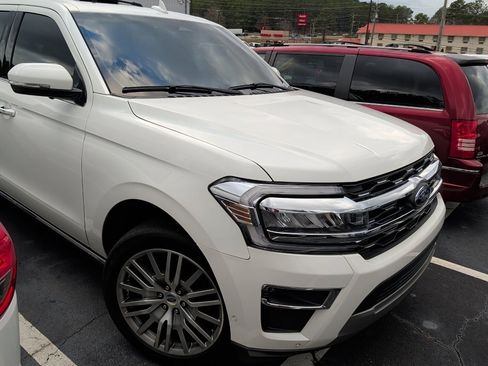 Used 2022 Ford Expedition Limited image 2