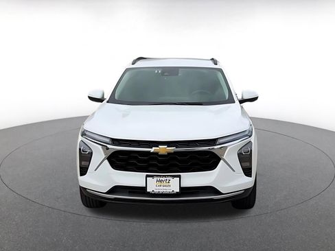 Used 2025 Chevrolet Trax LT image 4