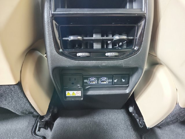 Used 2024 Jeep Grand Cherokee Limited AWD/4WD image 37