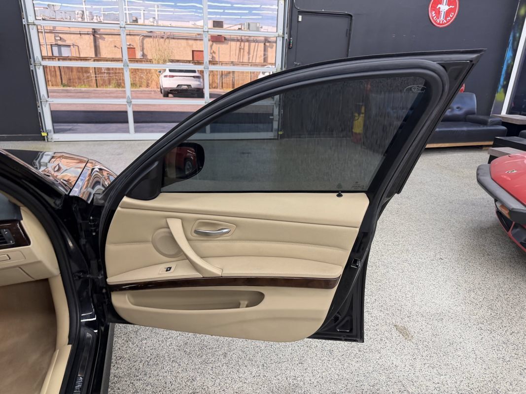 Used 2011 BMW 335i xDrive Sedan AWD/4WD image 19