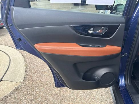 Used 2017 Nissan Rogue SL w/ SL Premium Package AWD/4WD image 32