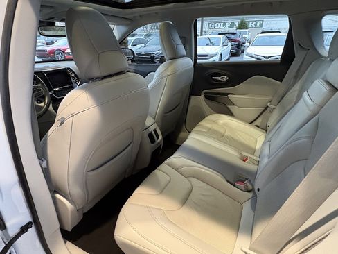 Used 2019 Jeep Cherokee Limited image 27