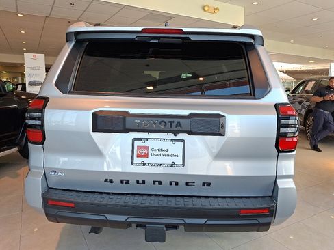 Used 2025 Toyota 4Runner SR5 AWD/4WD image 5