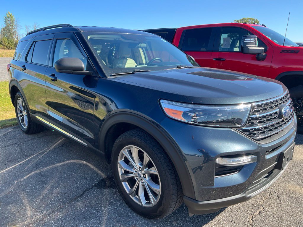 Used 2022 Ford Explorer XLT w/ Equipment Group 202A AWD/4WD image 2