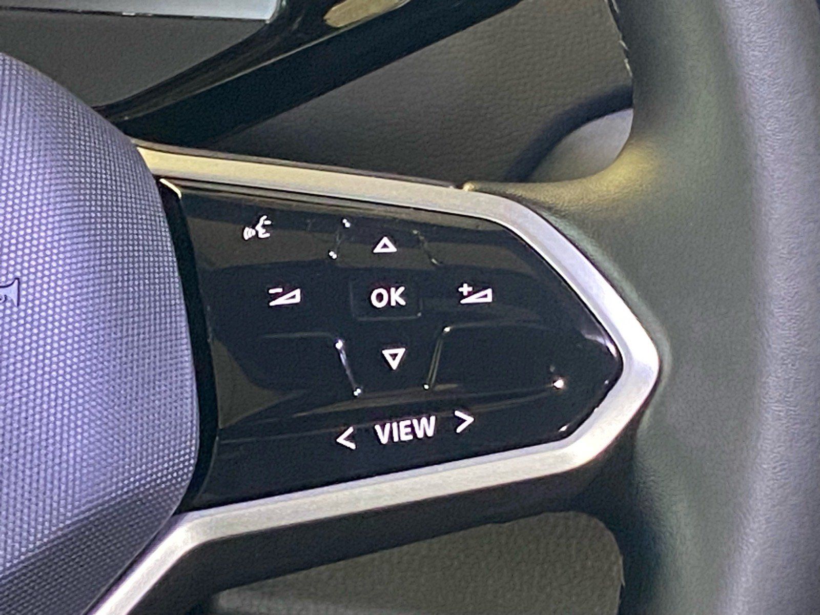 Certified 2023 Volkswagen ID.4 Pro S Plus AWD/4WD image 7