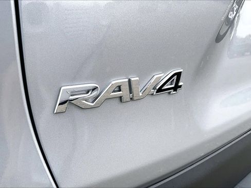 Used 2019 Toyota RAV4 XLE w/ Convenience Package image 30
