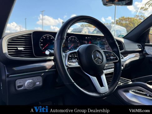Used 2022 Mercedes-Benz GLS 450 4MATIC image 19