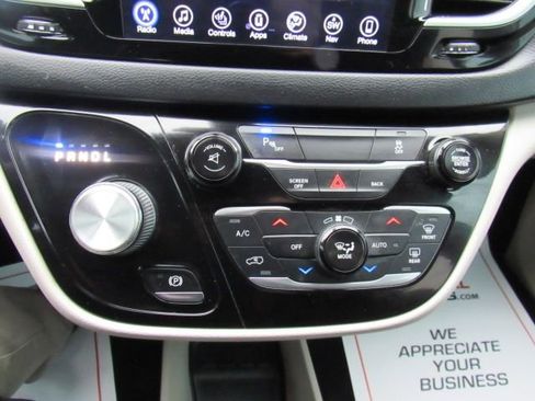 Used 2017 Chrysler Pacifica Touring-L Plus image 19
