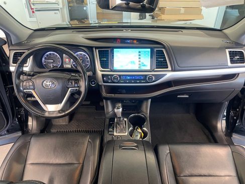 Used 2019 Toyota Highlander XLE FWD image 20