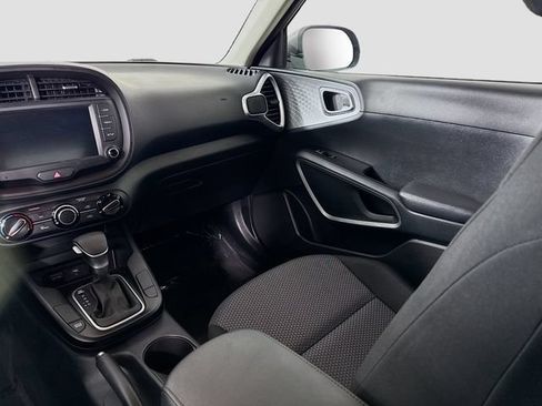 Used 2025 Kia Soul LX w/ LX Technology Package FWD image 21