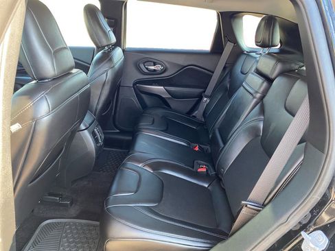 Used 2019 Jeep Cherokee Latitude Plus w/ Cold Weather Group image 16