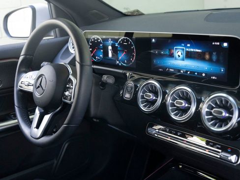 Used 2021 Mercedes-Benz GLA 250 image 29