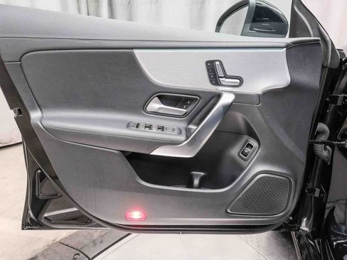 Used 2022 Mercedes-Benz CLA 250 image 22