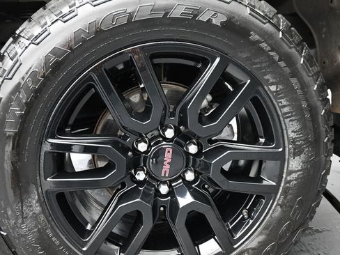 Used 2024 GMC Sierra 1500 Elevation image 15