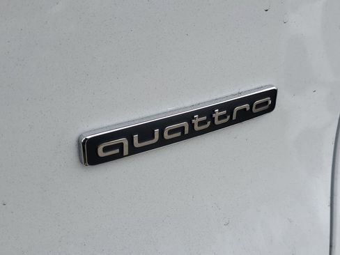 Used 2025 Audi Q5 Premium w/ Convenience Package image 8