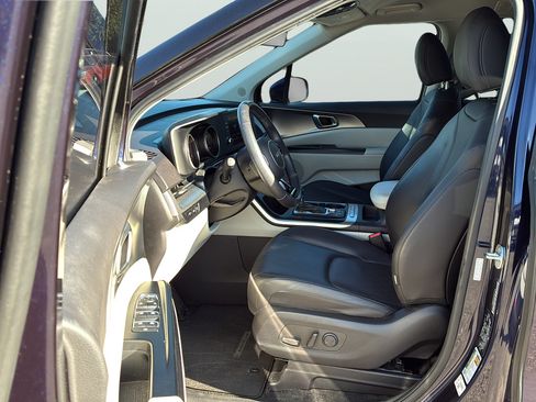 Used 2024 Kia Carnival LX FWD image 13