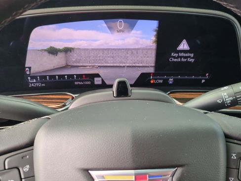 Used 2024 Cadillac Escalade Premium Luxury AWD/4WD image 14
