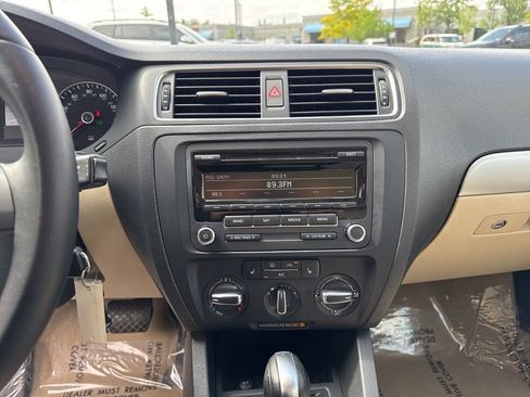 Used 2014 Volkswagen Jetta SE FWD image 17