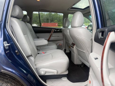 Used 2011 Toyota Highlander Limited w/ Tow Pkg FWD image 15