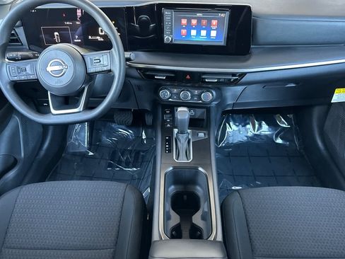 New 2025 Nissan Kicks S image 3