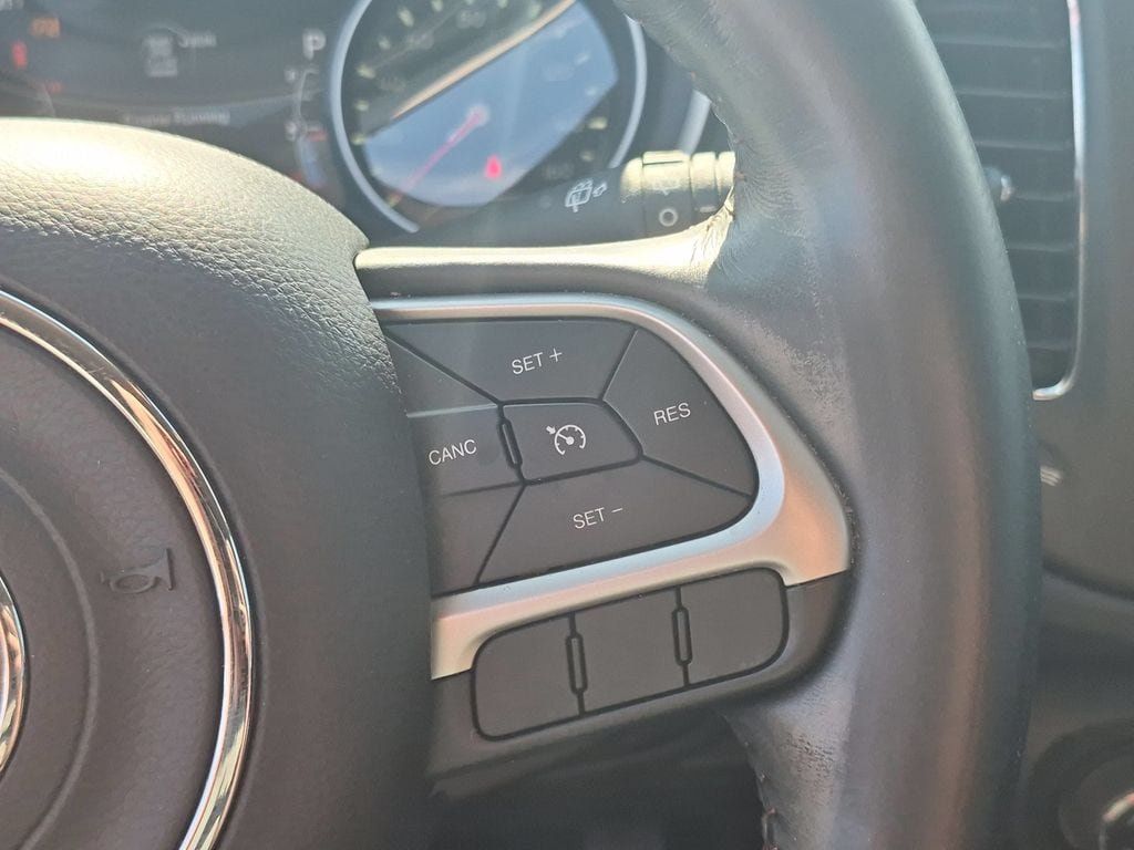Used 2018 Jeep Compass Latitude w/ Popular Equipment Group FWD image 15