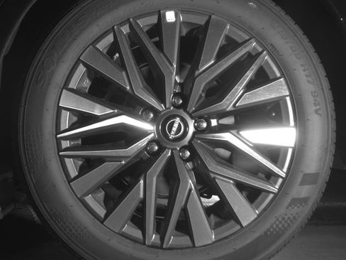 Used 2025 Nissan Altima 2.5 SV FWD image 14