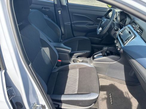 Used 2025 Nissan Versa SV FWD image 34