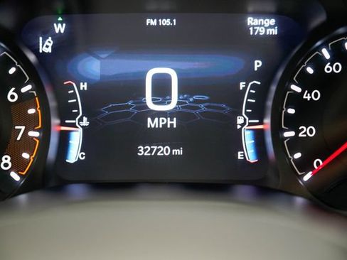 Used 2025 Jeep Compass Latitude w/ Convenience Group AWD/4WD image 33