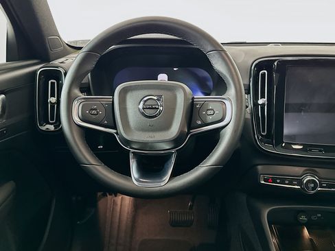 Used 2023 Volvo XC40 B4 Plus FWD image 18