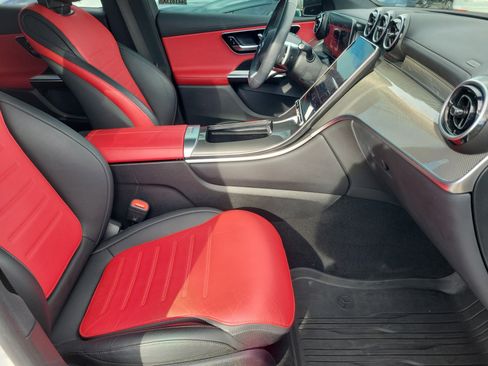 Used 2024 Mercedes-Benz GLC 300 4MATIC image 11