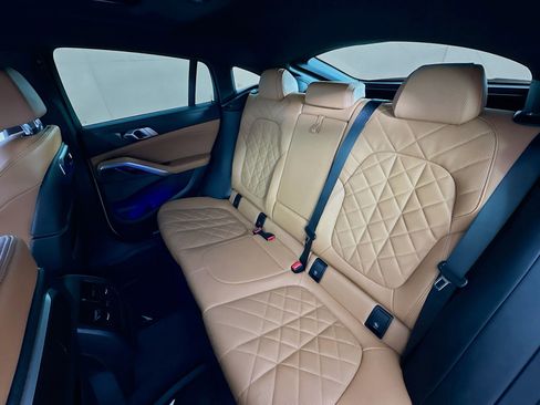 Used 2024 BMW X6 xDrive40i w/ Premium Package image 23